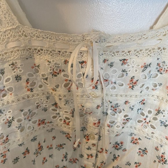 NWOT Puff Sleeve Floral Lace Crop Blouse - Picture 4 of 4